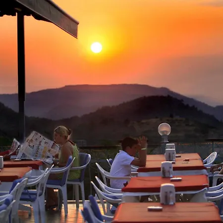 Destina 酒店 厄吕代尼兹